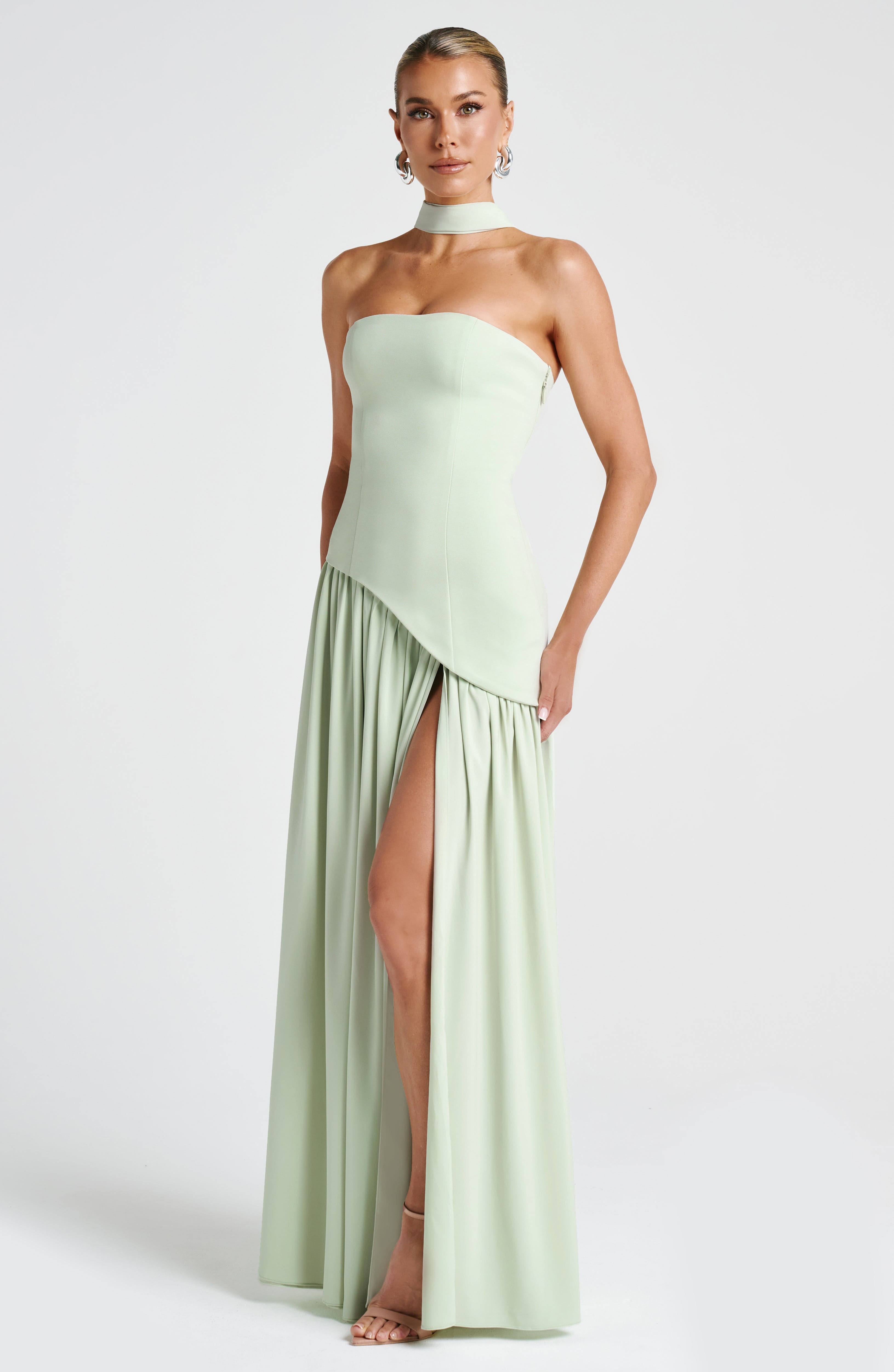 Green Chic Slit Maxi Dress – Stylish maxi dress for weddings or parties with open back and elegant chiffon skirt