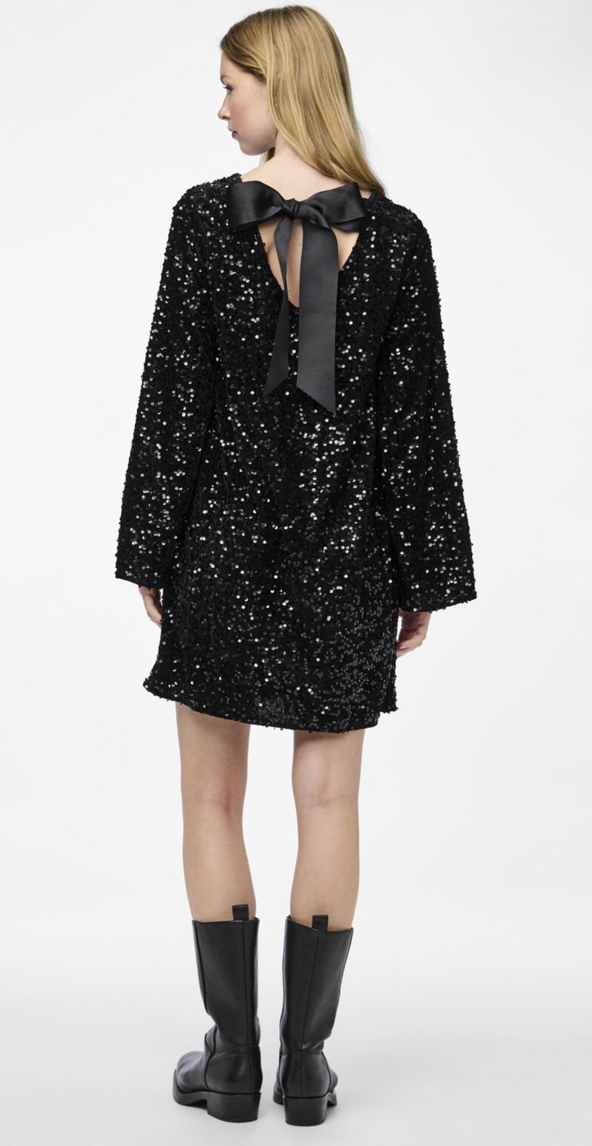 Black glitter mini back view – low scoop with bow; A-line silhouette – Isadora London.