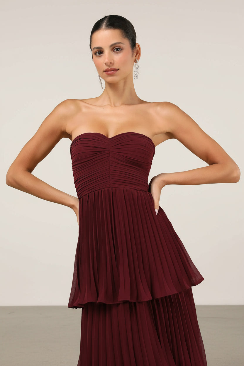 Close-up sweetheart neckline burgundy strapless tiered dress for luxury events – Isadora London